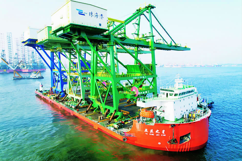 4.大连重工为三家重点顾客研制的3台卸船机同船发运.jpg